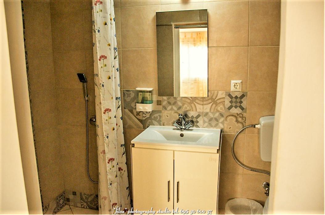 Happy Travellers Apartment Tesalonika Bagian luar foto