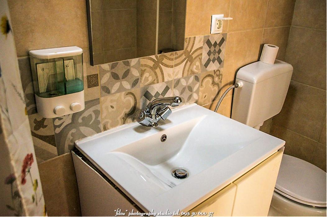 Happy Travellers Apartment Tesalonika Bagian luar foto